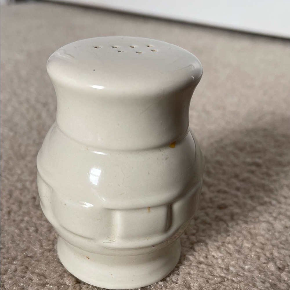 Longaberger Pottery Pepper Shaker - Never Used, Creme Color